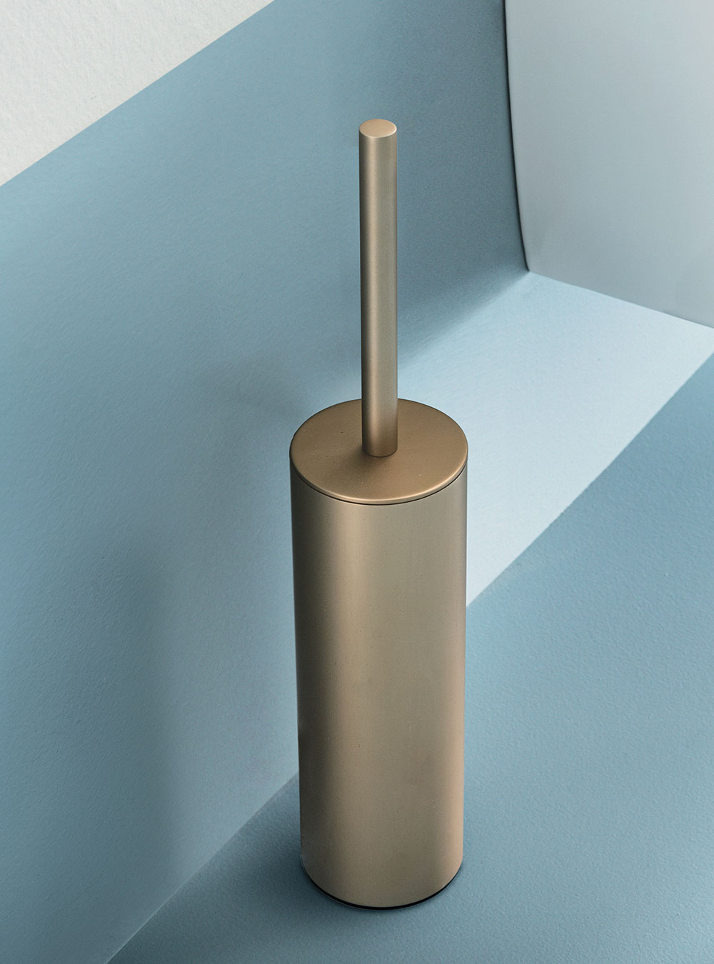https://www.arbiarredobagno.it/wp-content/uploads/2021/05/Arbi-Chronos-porta-scopino-bronzo-opaco.jpg