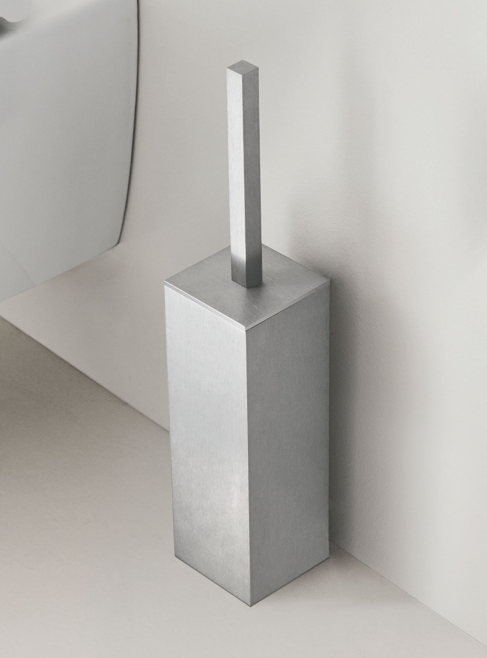 https://www.arbiarredobagno.it/wp-content/uploads/2021/05/Arbi-Zeus-porta-scopino-inox-spazzolato.jpg